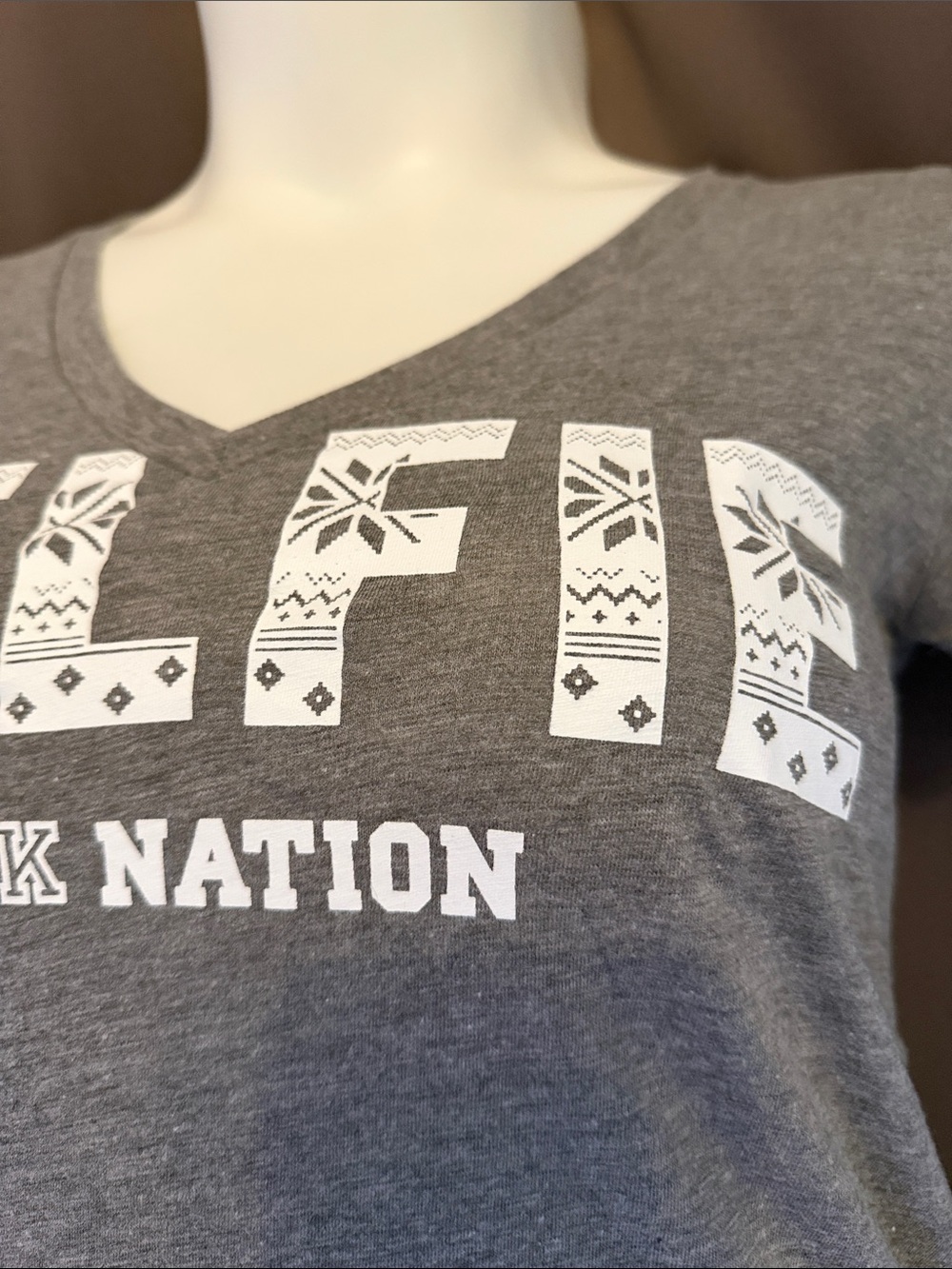 Victoria's Secret Pink Nation Gray V-Neck '#ELFIE' Graphic Tee - Picture 5 of 6